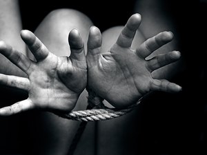 Especialista diz que qualquer um pode ser alvo do tráfico de pessoas
