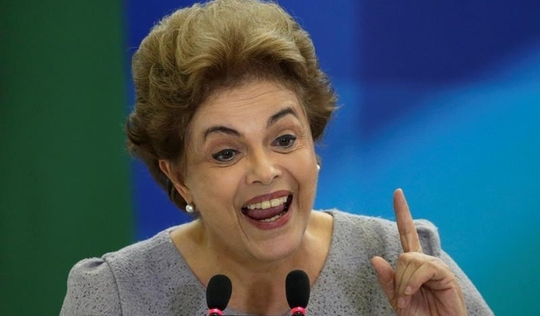 'Não haverá reforma ministerial antes de votação do impeachment', diz Dilma