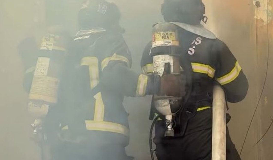 Homem ateia fogo, destrói casa que havia alugado e foge em Arapiraca