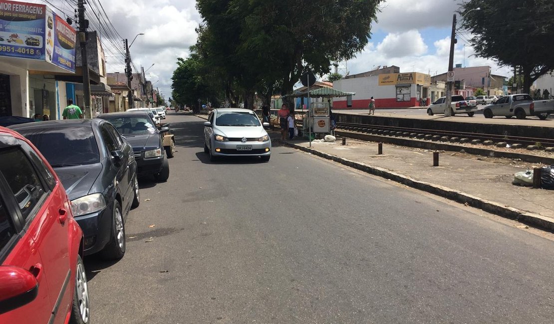 [Vídeo] População reclama do trânsito caótico na Praça do Abacaxi em Arapiraca