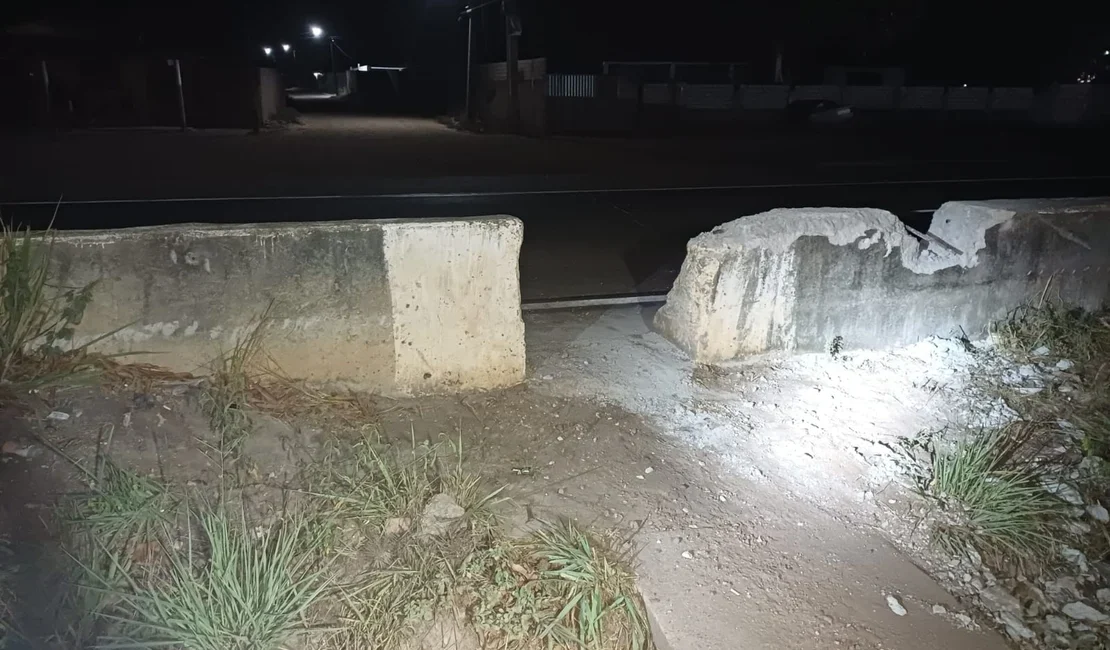 Homens são presos após destruírem mureta de proteção da BR-101, em Porto Real do Colégio