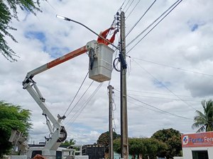 Prefeitura realiza manutenção na iluminação do Xucurus e da Serra do Padre Cícero