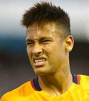 Exame aponta entorse e Neymar faz tratamento para treinar nesta sexta