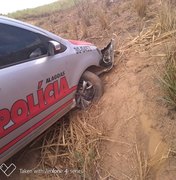 Viatura da polícia bate em barreira no município de Jacuípe