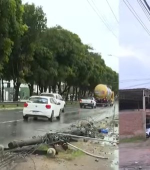 Duas batidas contra postes provocam trânsito e queda de energia na parte alta de Maceió