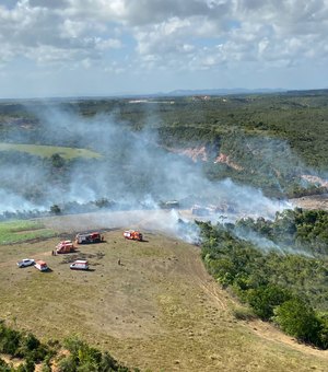 Explosão em fábrica de fogos causa incêndio na parte alta de Maceió