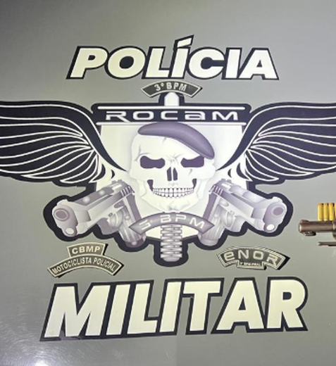 Homem é espancado por clientes de lanchonete após deixar arma cair durante assalto
