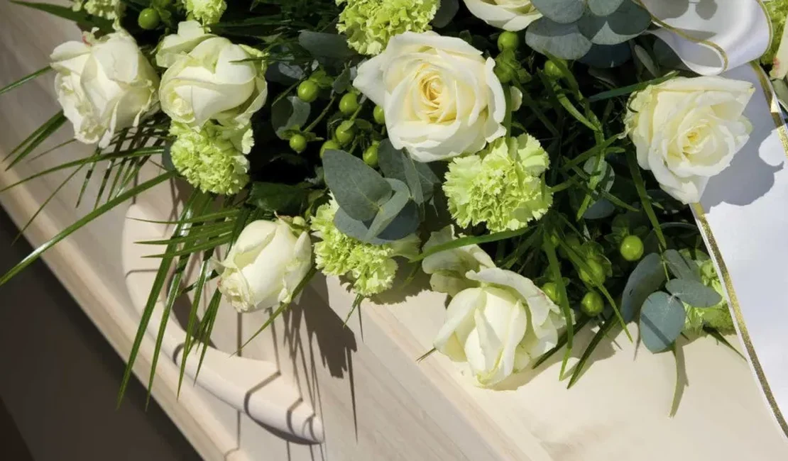 Dona de funerária levava corpos de bebês para 'dar amor' em casa