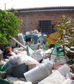 Slum retira mais de 70 toneladas de lixo acumulado em terreno na Santa Lúcia