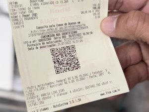 Alagoanos pagam maior imposto sobre combustíveis do país, comprova Fábio Costa ao exigir nota fiscal