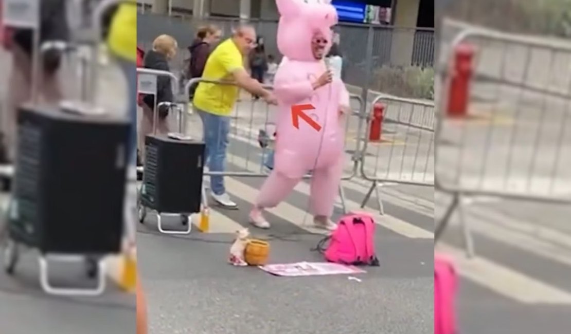 “Porquinho da Paulista” é atacado com garfo durante manifestação