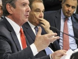 Collor reafirma ter provas contra Janot