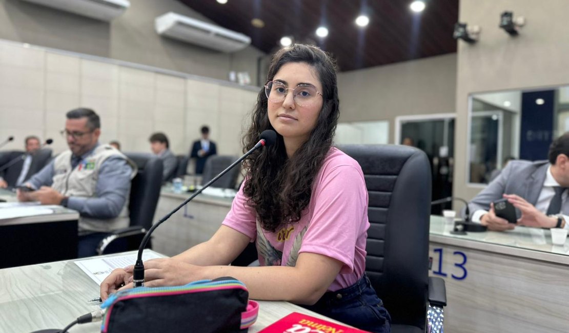 Teca Nelma rebate deputado e defende debate responsável sobre direitos LGBTQIAPN+