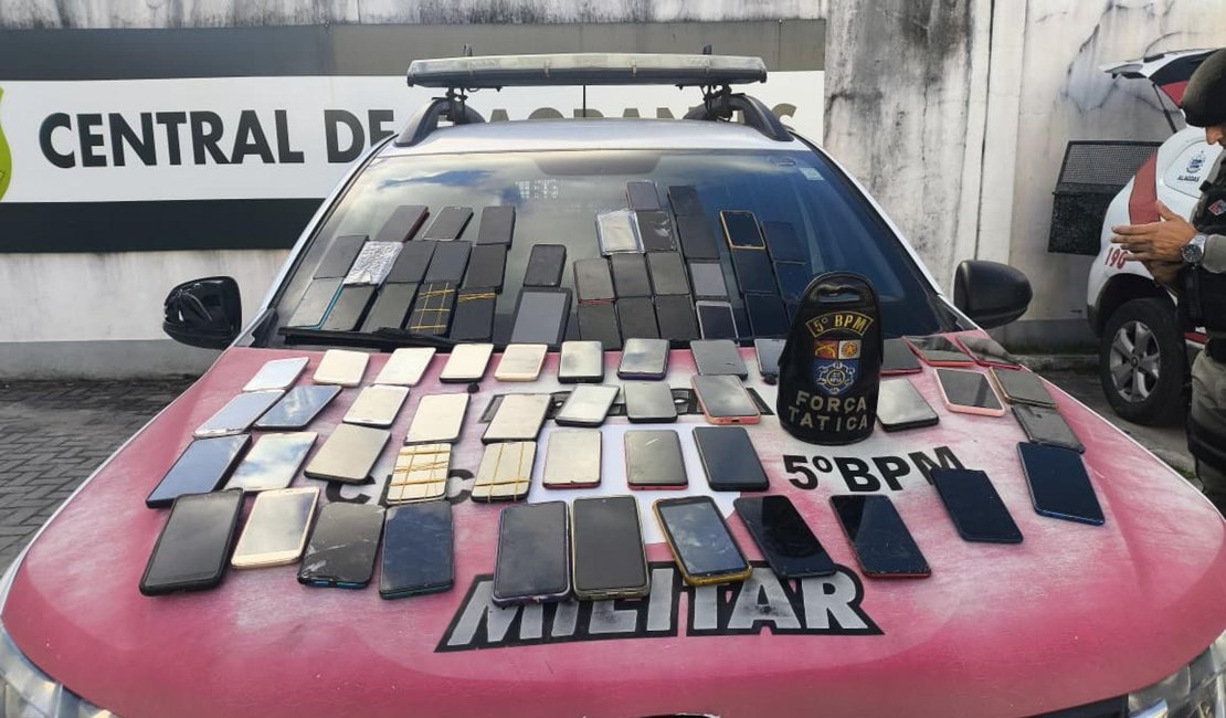Polícia apreende 75 celulares em apartamento de suspeito de tráfico em Maceió