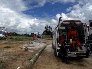Vítimas de acidente são resgatadas por helicópteros na Barra de Santo Antônio