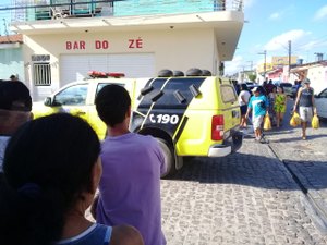 Motorista de van é assassinado a tiros dentro de bar em Arapiraca