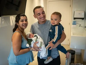 Mulher de João Gomes reage a rumores de gravidez e expõe internauta