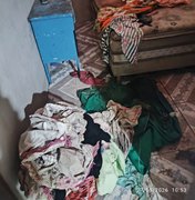Idosa é resgatada após ser abandonada em meio a fezes e entulhos na zona rural de Arapiraca