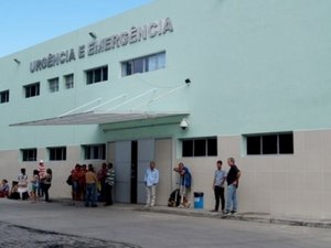 Duas crianças se afogam na praia de Barra Nova e são levadas para o HGE