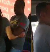 [Vídeo] Jovem reage a abuso de homem que se masturbava em ônibus