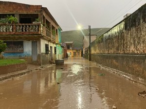 [Vídeo] Cenas de destruição são registradas em Jacuípe e moradores sofrem prejuízos