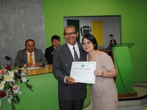 Radialista Isve Cavalcante recebe título de Cidadão Honorário de Arapiraca