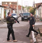 Suspeitos de homicídio, roubo e tráfico são presos em Maceió durante operação