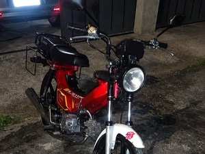 Condutor de ciclomotor invade pastelaria e atinge clientes em Arapiraca