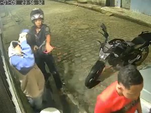 Homem anuncia roubo e diz que usará moto da vítima para cometer homicídio no Benedito Bentes