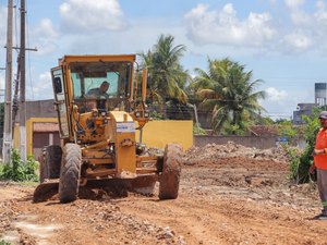 Prefeitura de Maceió inicia terraplanagem em ruas do Gama Lins
