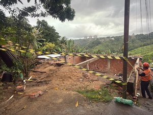 Defesa Civil de Maceió realiza 17 demolições de imóveis com risco de colapso