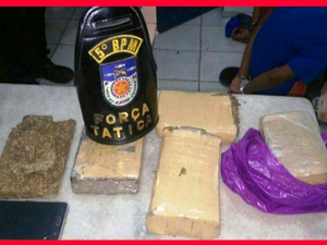 Jovem é preso e menor apreendido com cerca de 2kg de drogas no bairro da Serraria