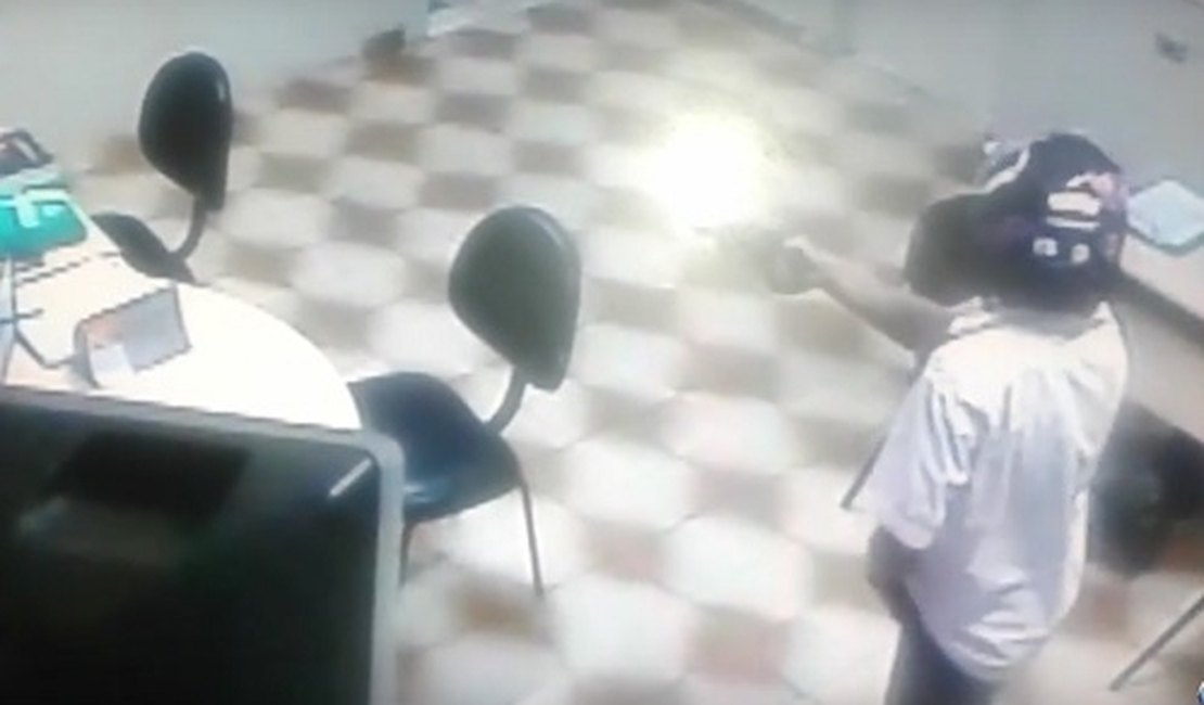 [Vídeo] 'Assaltante da Bis' volta a atacar e rouba escola técnica