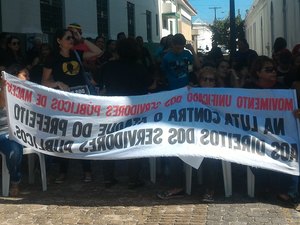 Servidores públicos de Maceió paralisam atividades contra projetos de lei