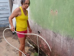 [Vídeo] Falta de água atinge moradores de dois bairros de Arapiraca há mais de uma semana