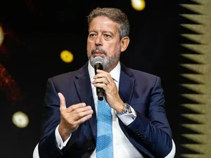 Arthur Lira adia relatório da reforma do Imposto de Renda para ‘baixar a poeira’