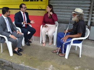 Juiz realiza audiência ao ar livre para pessoa em situação de vulnerabilidade em Maceió