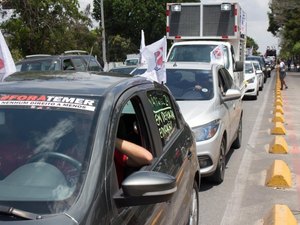 Servidores do Ifal e da Ufal realizam carreata em protesto contra a PEC 241