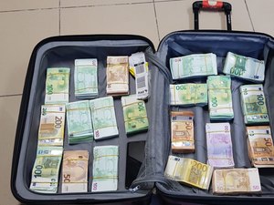 Polícia Federal prende taxista transportando € 400 mil euros 