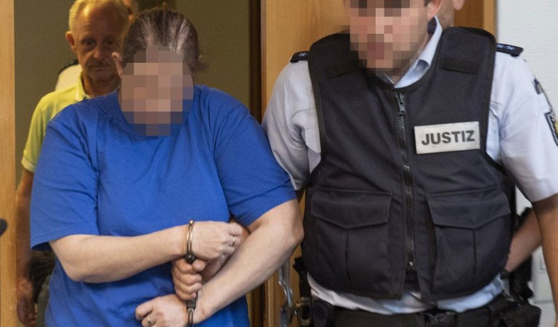 Alemã é condenada por alugar filho a pedófilos na internet