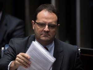 Ex-ministro de Dilma depõe em sessão de impeachment esvaziada no Senado