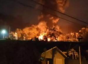 Fogo, bomba e dinheiro espalhado no chão: Criciúma tem noite de ataque criminoso
