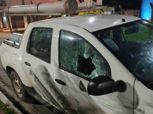 Morador de Piaçabuçu danifica veículo da Casal revoltado com a falta de água no município