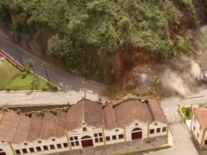 [Vídeo] Deslizamento destrói casarão histórico em Ouro Preto, Minas Gerais