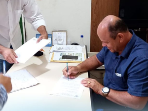 Prefeito de São Miguel dos Milagres assina novo decreta e libera acesso a praias, bares e restaurantes