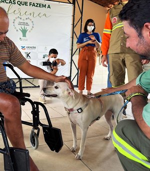 Idosos da Casa dos Velhinhos ganham dia especial em companhia de cães resgatados em Arapiraca