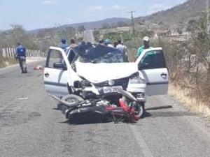 Criança morre em colisão de carro e moto na AL-220