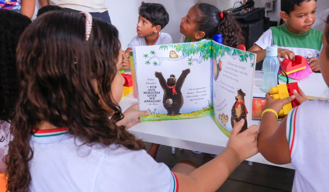 Cria participa da Bienal do Livro de Alagoas com atividades lúdicas e oficinas para crianças