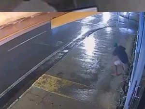 Homem invade pizzaria na Jatiúca durante a madrugada e furta celulares