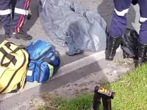 Confira o vídeo do ciclista que morreu sendo atropelado pela moto no Petrópolis